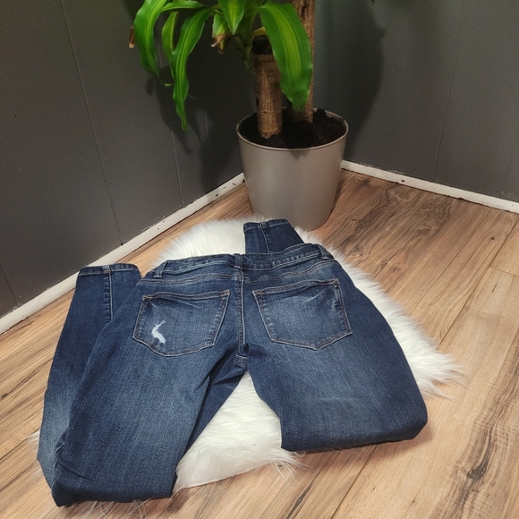 Maurices midrise distressed skinny jeans - Picture 2 of 3